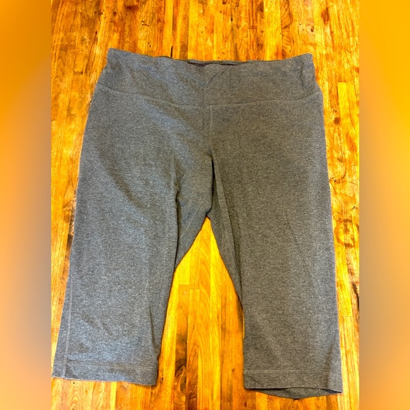 Pants - Athletic Stretchy Gray Capris - Size 2X